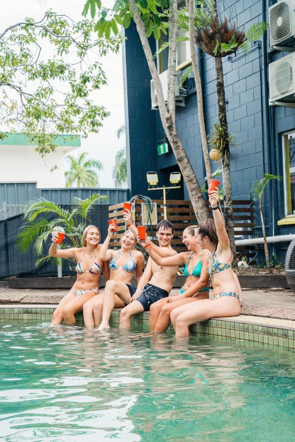 Mad Monkey Village Cairns Exterior foto