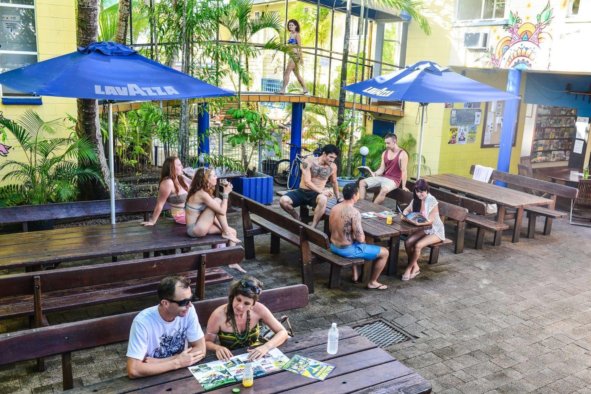 Mad Monkey Village Cairns Exterior foto